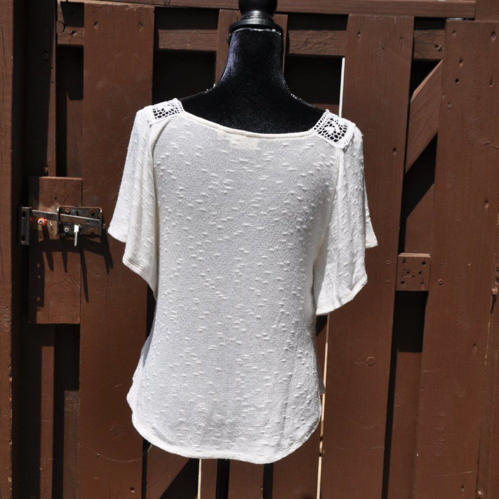 Anthropologie S Deletta White Crochet Lace Applique Knit Blouse NEW - Picture 4 of 4